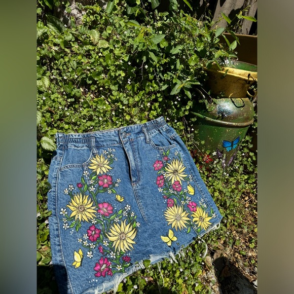 Hand Painted Denim Skirt - Picture 4 of 6